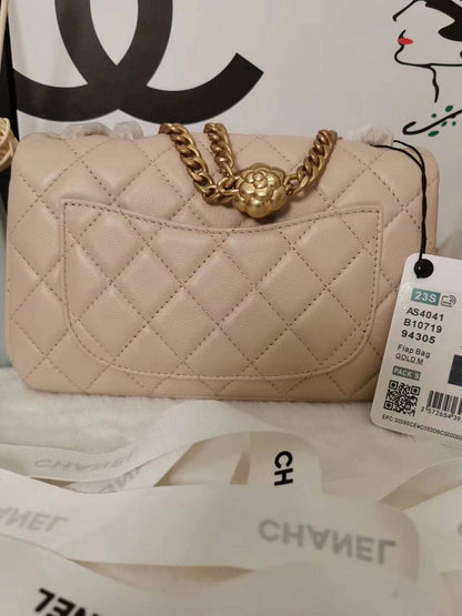 Chanel Luxury Handbag Style 101