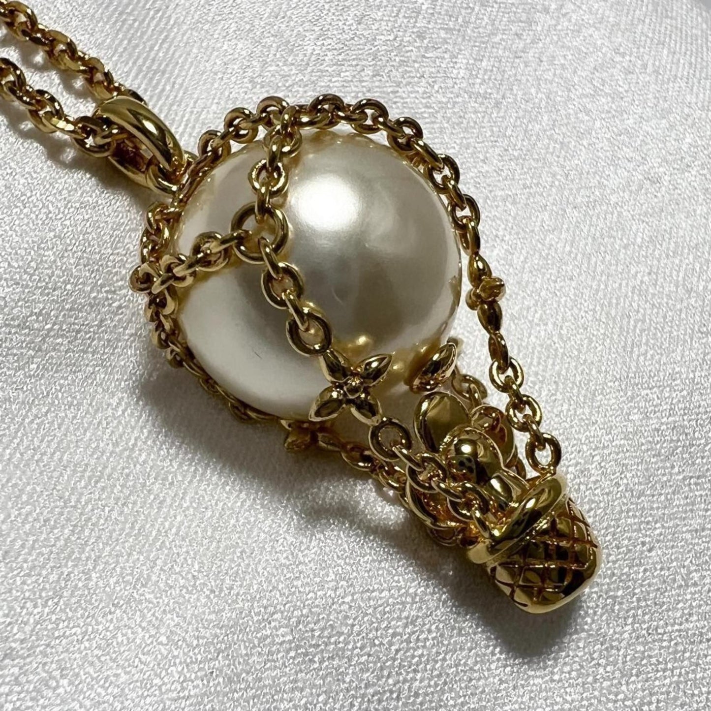 Louis Vuitton  Metal Necklace