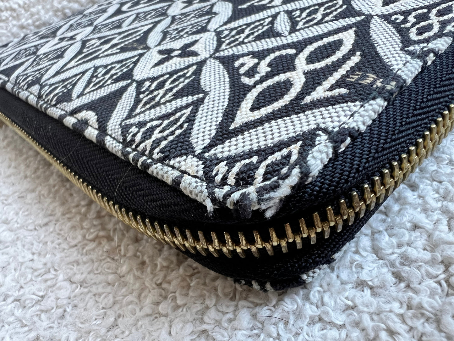 Louis Vuitton Zippy Wallet in Monogram Jacquard