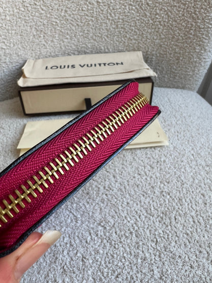 Louis Vuitton Zippy Wallet in Rose Indien Vernis Patent