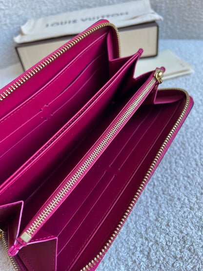 Louis Vuitton Zippy Wallet in Rose Indien Vernis Patent