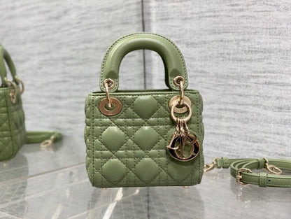 Chanel Luxury Handbag Style 352