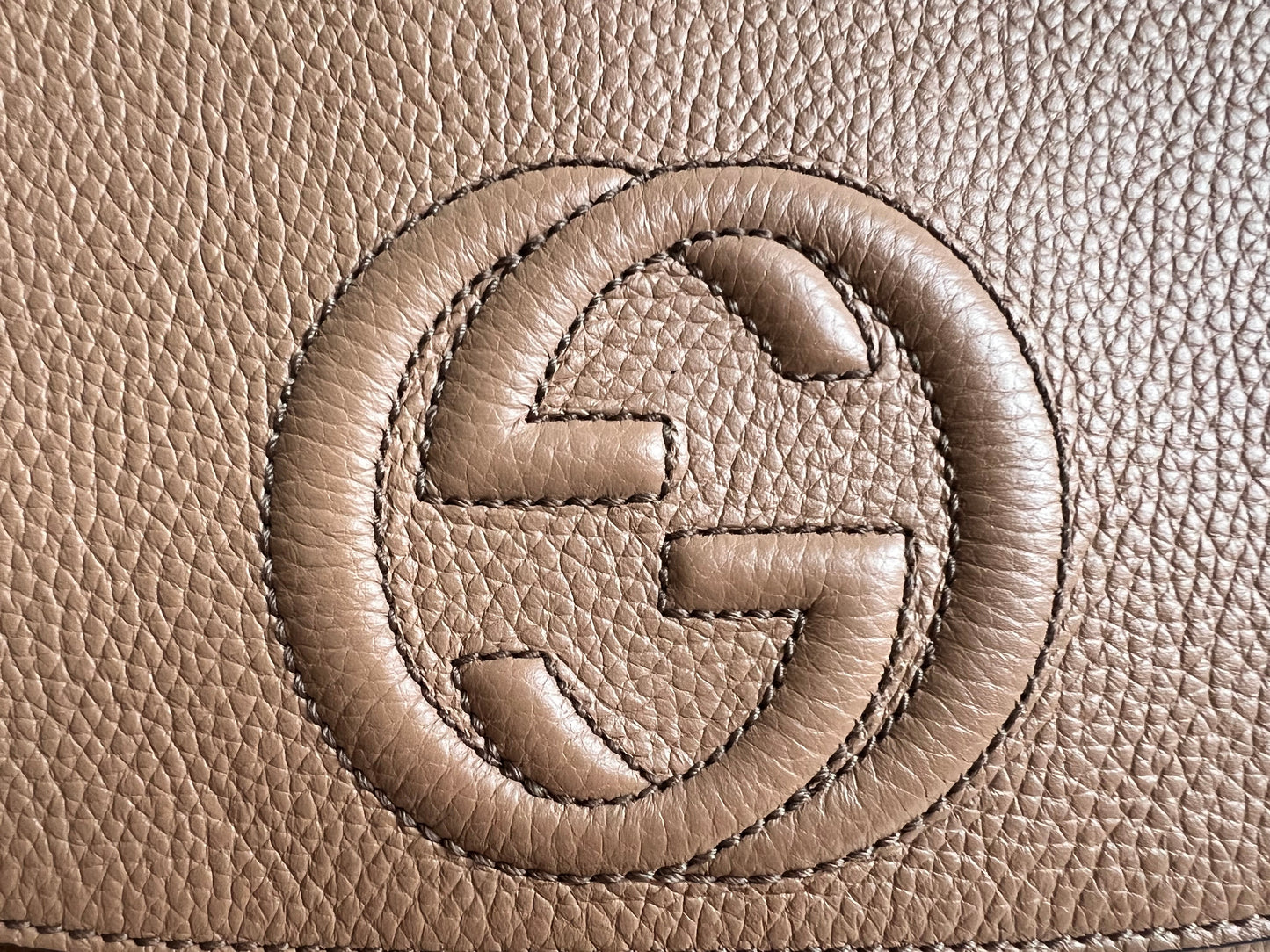 Gucci Beige Soho Chain Crossbody Flap Bag