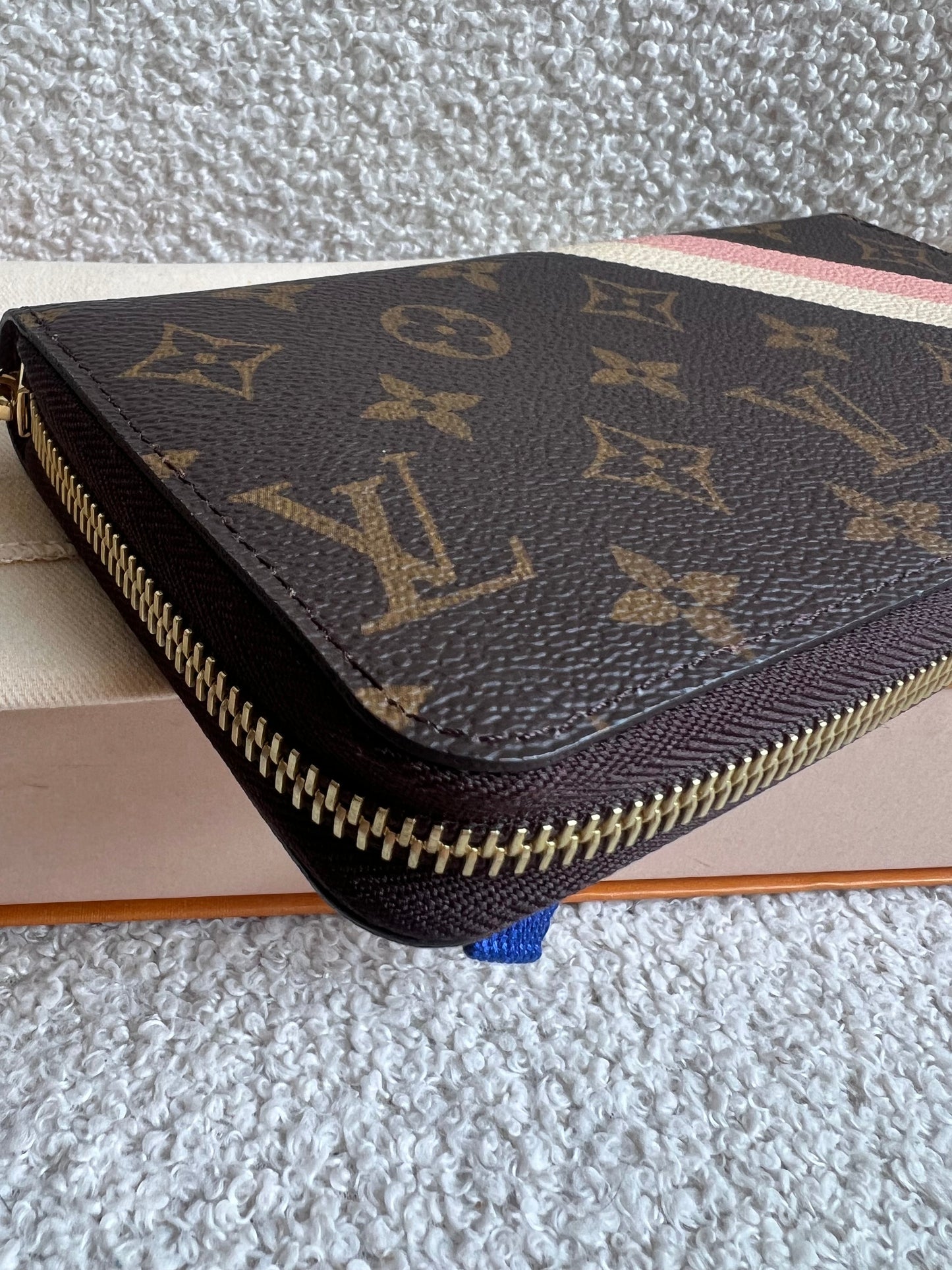 Louis Vuitton Personalised “LG” Zippy Wallet in Monogram (RRP £590)