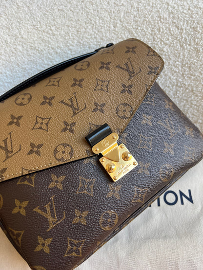 Louis Vuitton Pochette Metis Reverse Monogram (RRP £2,060)