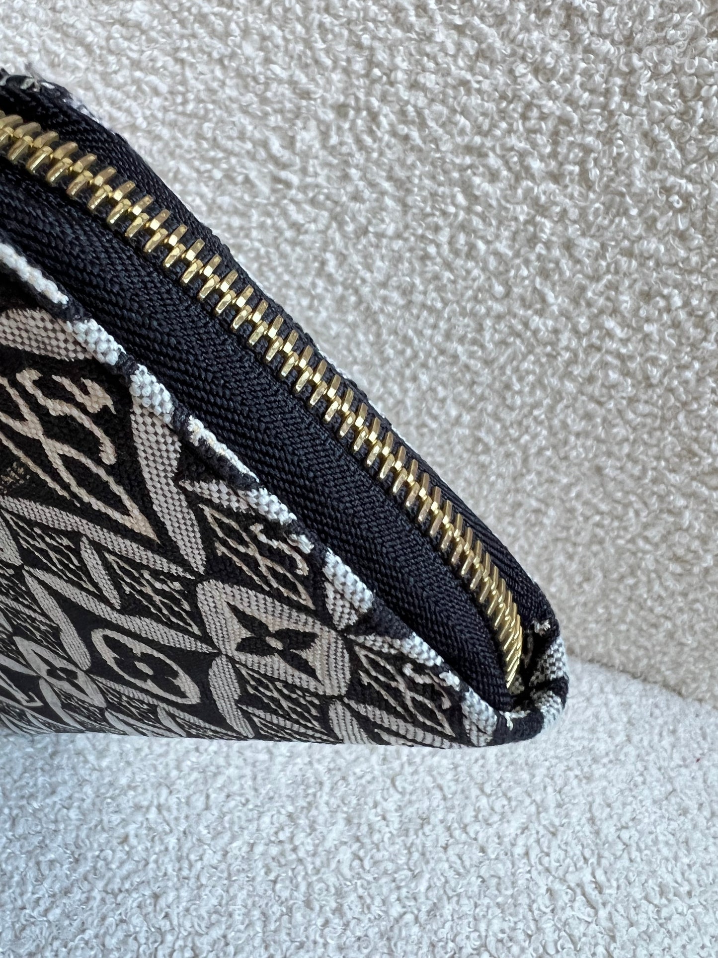 Louis Vuitton Zippy Wallet in Monogram Jacquard