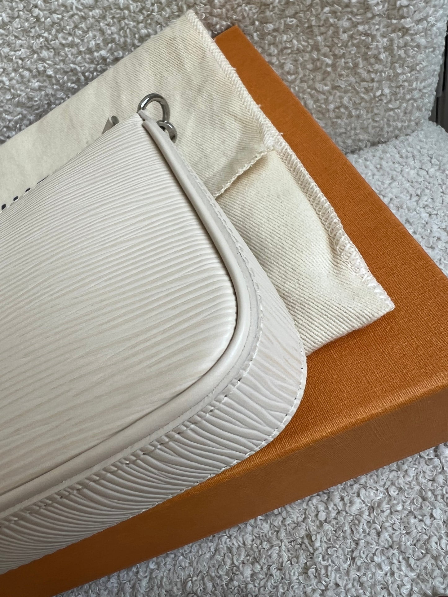 Louis Vuitton Easy Pouch Creme Epi (RRP £1320)