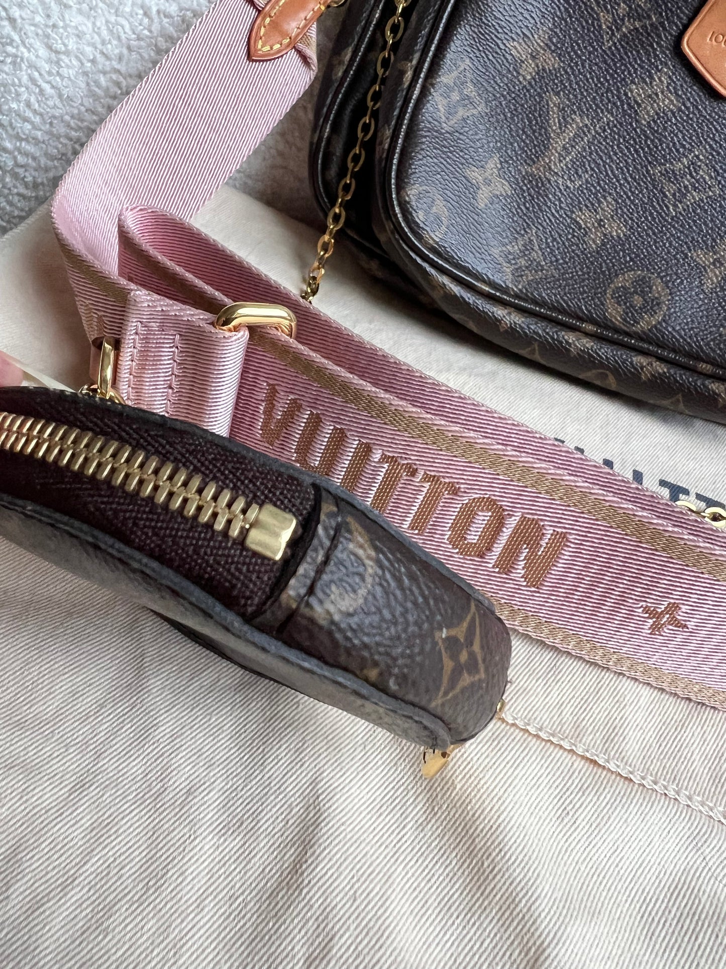 Louis Vuitton Multi Pochette Accessoires Rose Chiaro (RRP £2030)