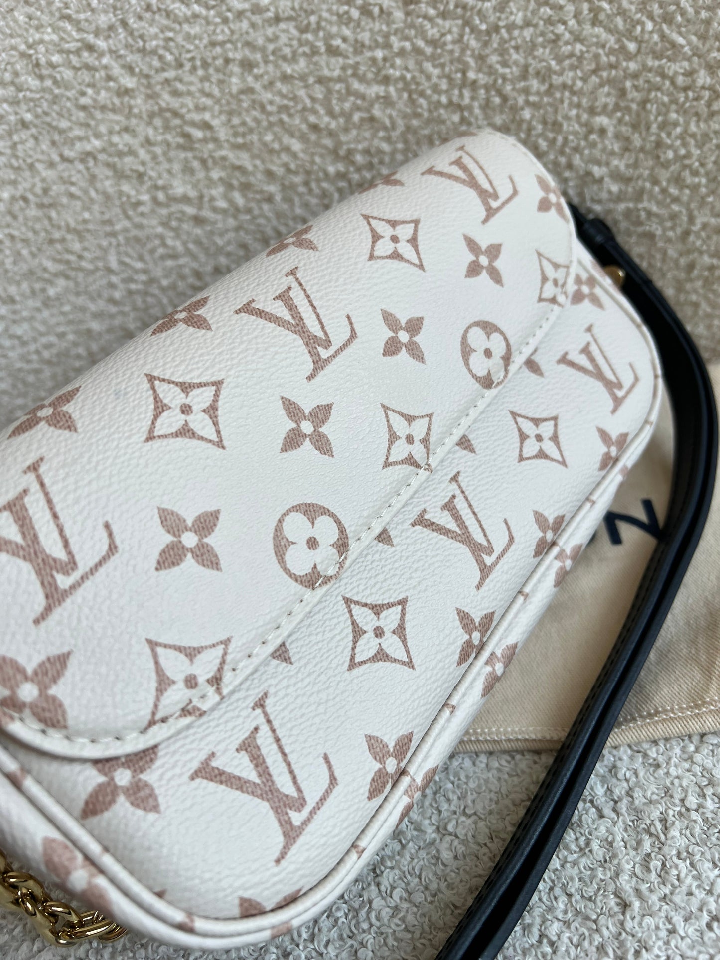 Louis Vuitton Ivy Wallet on Chain Bag Bicolour Monogram Dune Canvas (RRP £1400)