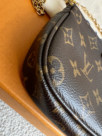 Louis Vuitton Multi Pochette Accessoires Rose Chiaro (RRP £2070)