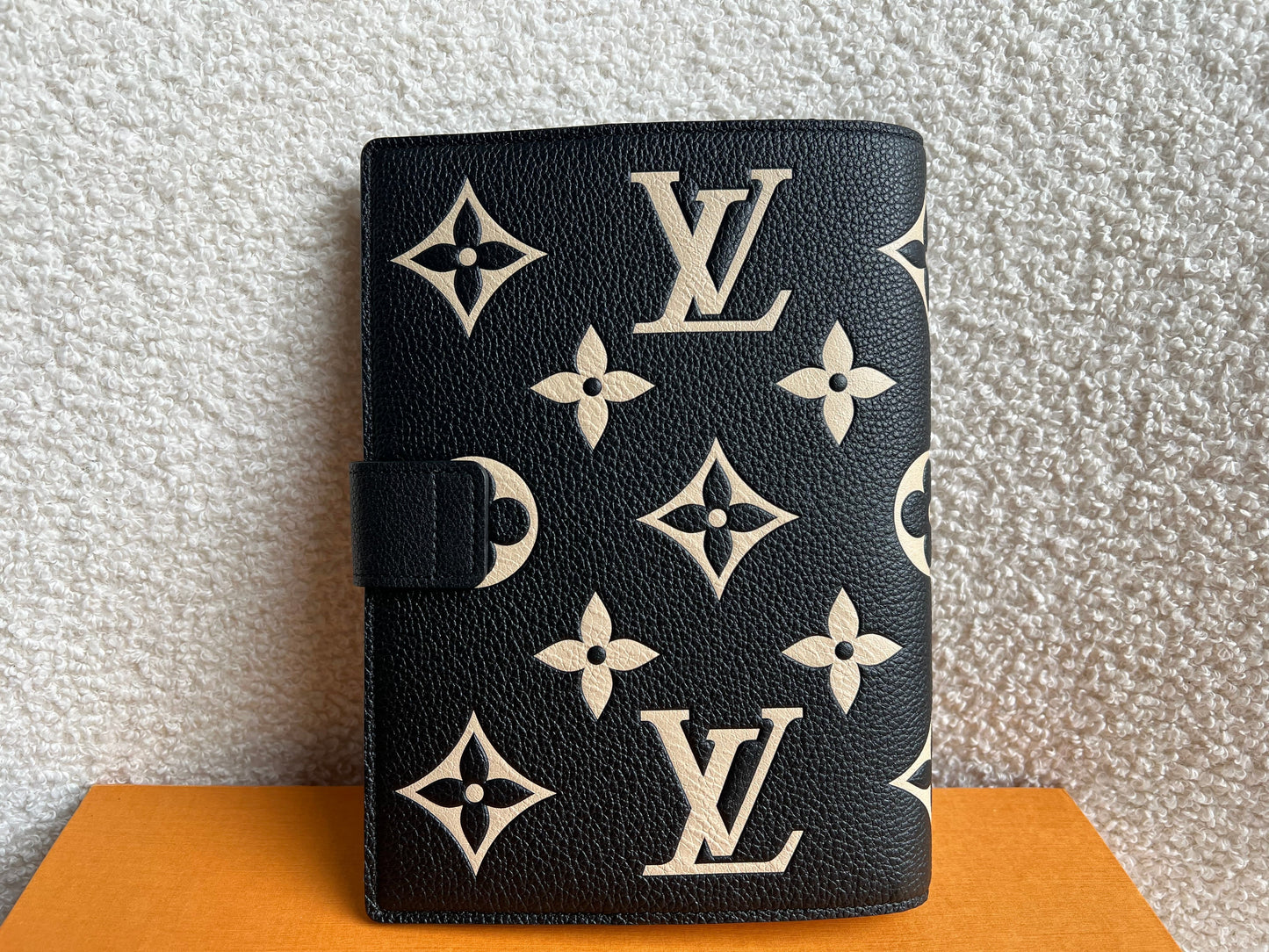 Louis Vuitton Notebook Cover Paul MM in Bicolour Giant Monogram
