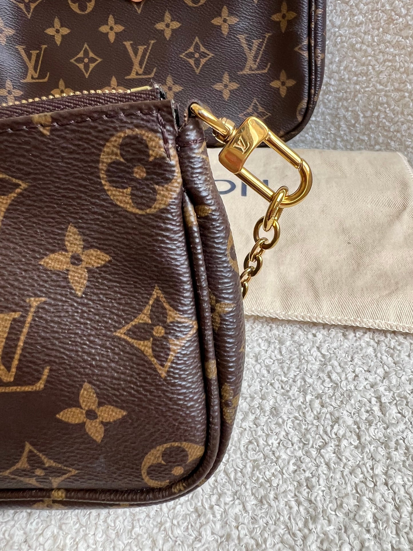 Louis Vuitton Multi Pochette Accessoires Khaki (RRP £2070)