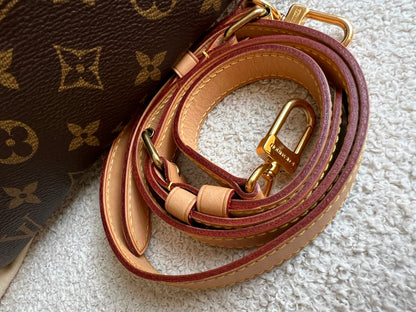 Louis Vuitton Speedy 40 Bandouliere Monogram (RRP £1610)
