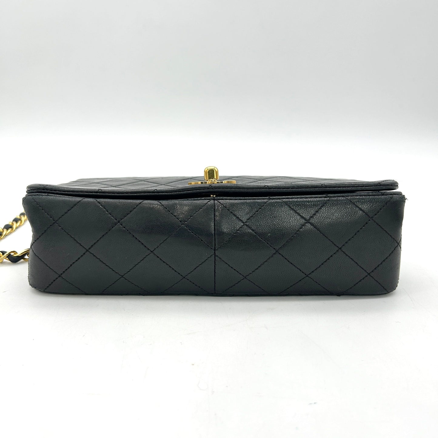 Chanel Quilted Flap Black Crossbody Bag in Lambskin ch88241dr