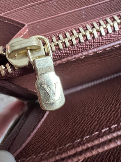 Louis Vuitton Zippy Wallet in Monogram (RRP £580)