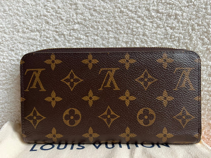 Louis Vuitton Zippy Wallet in Monogram (RRP £580)