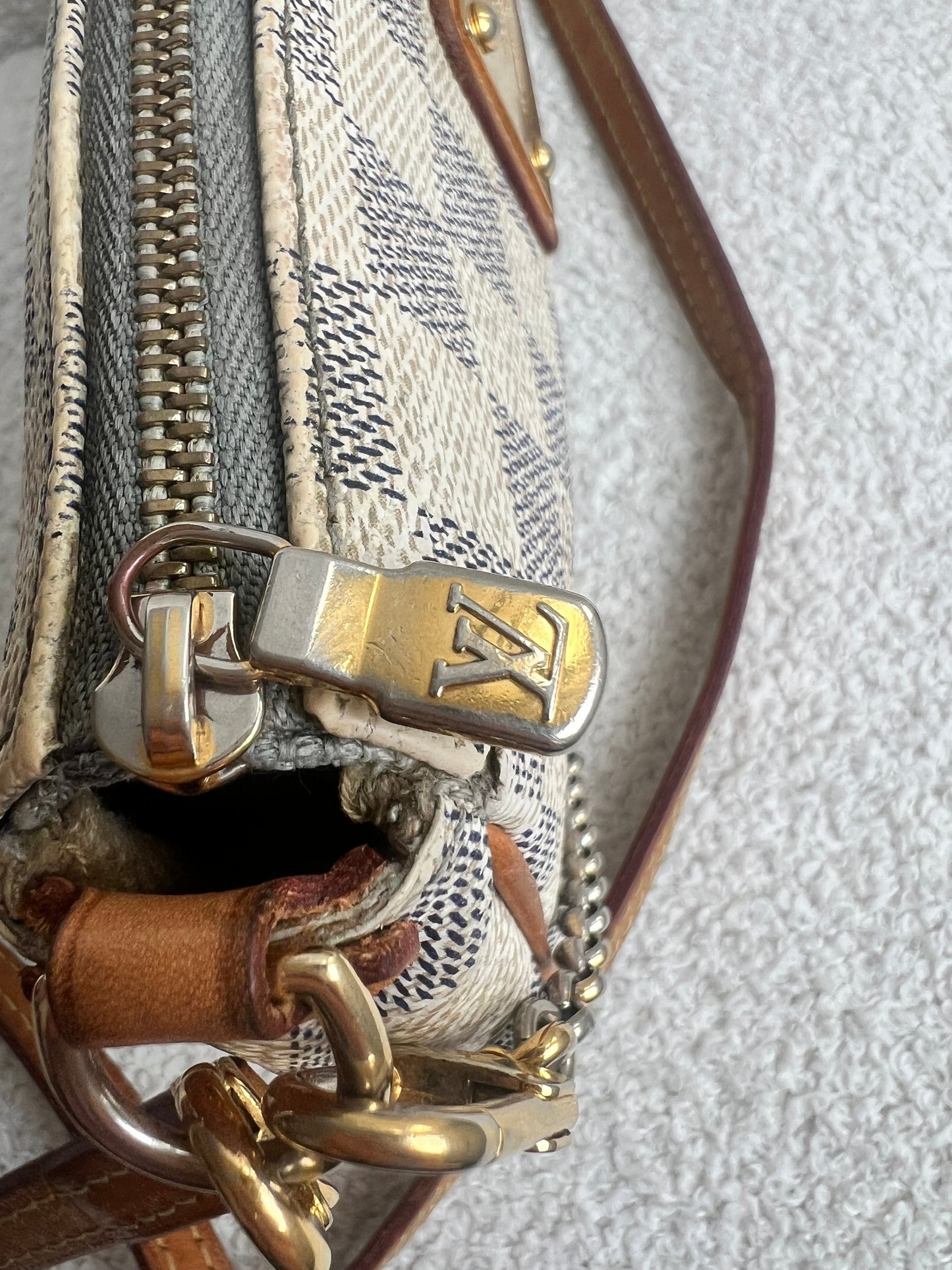 Louis Vuitton Eva Clutch Damier Azur