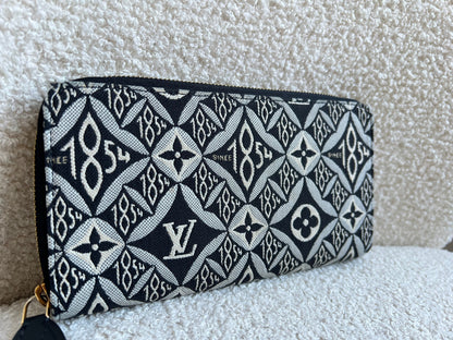 Louis Vuitton Zippy Wallet in Monogram Jacquard