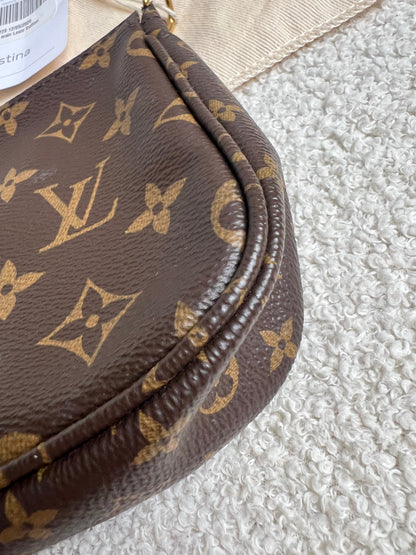 Louis Vuitton Multi Pochette Accessoires Khaki (RRP £2070)