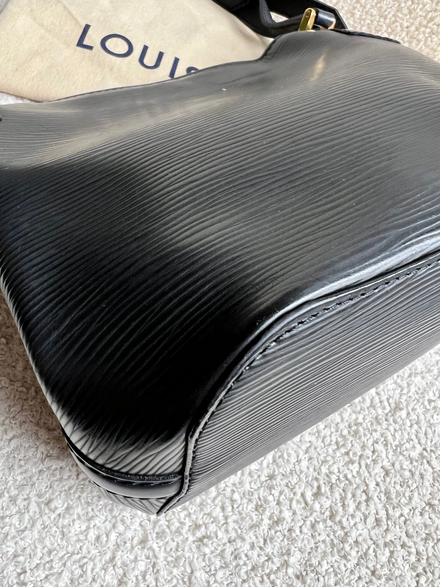 Louis Vuitton Mandara PM in Black Epi