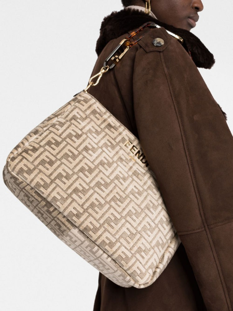 O LOCK CHAIN CROSSBODY BAG