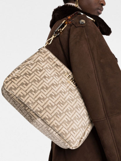 O LOCK CHAIN CROSSBODY BAG