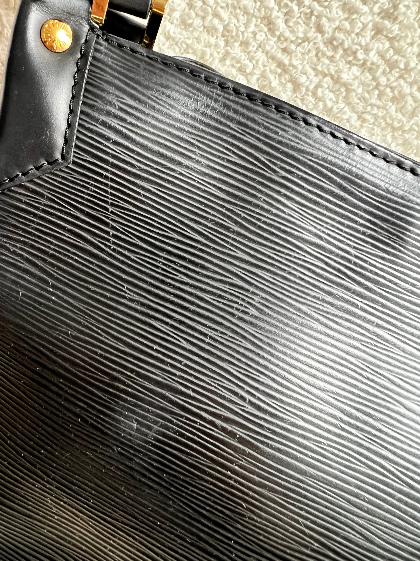 Louis Vuitton Mandara PM in Black Epi