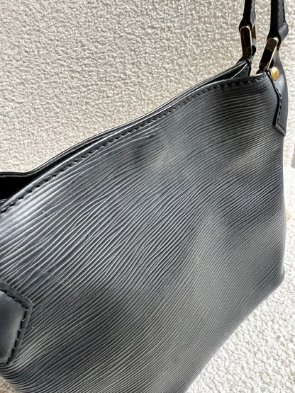 Louis Vuitton Mandara PM in Black Epi