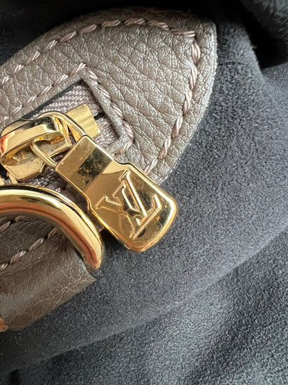 Louis Vuitton Gris Pearl Monogram Mahina Leather L Bag