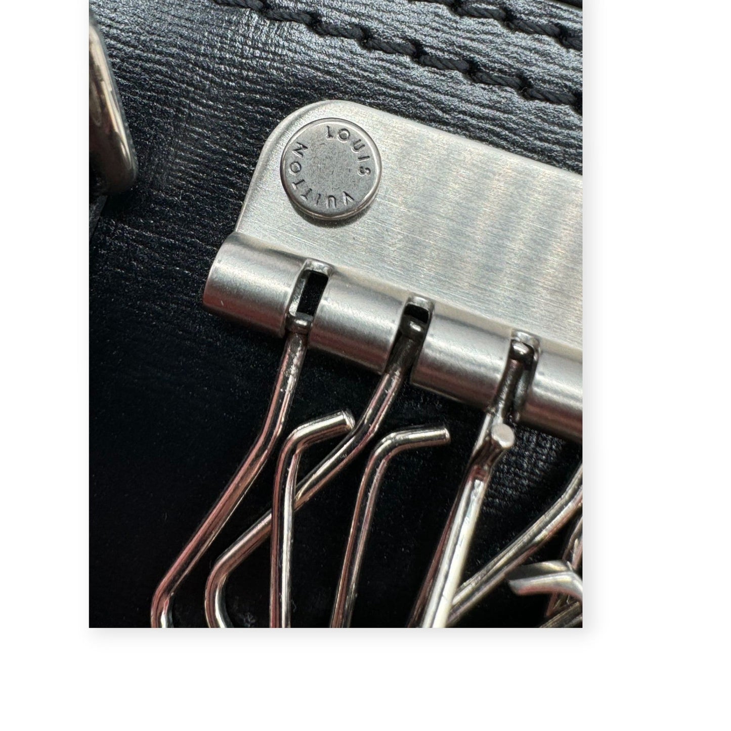 Louis Vuitton Danube Male Crossbody Bag - '10s
