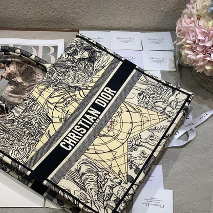 Gucci Book Tote Tote Bag