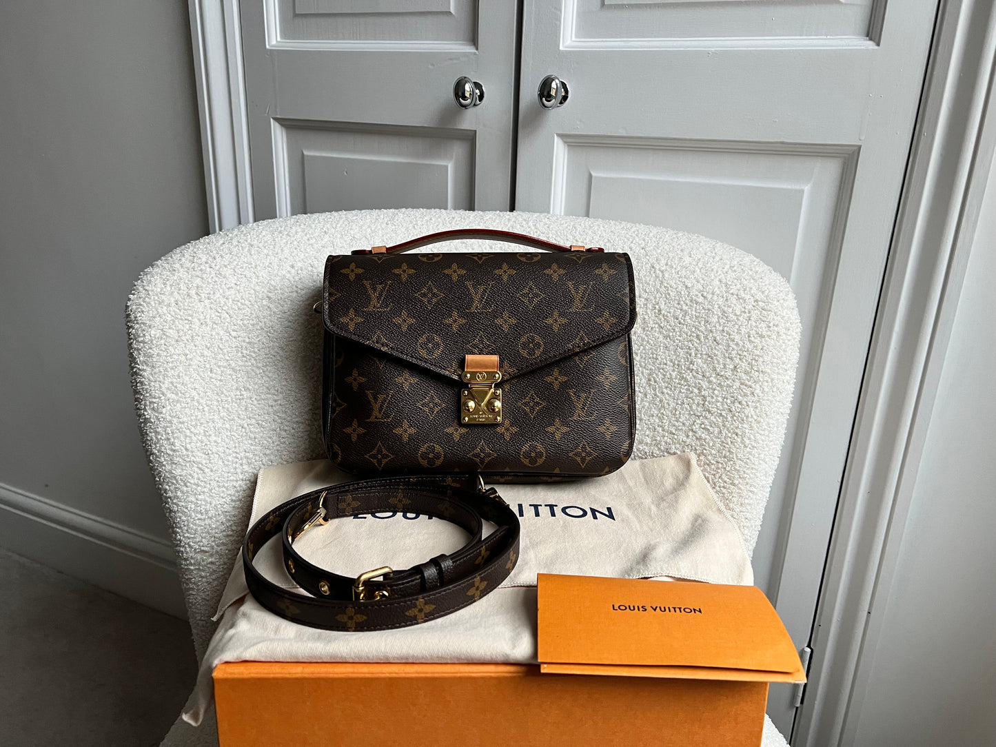 Louis Vuitton Pochette Metis Monogram (RRP £2,020)