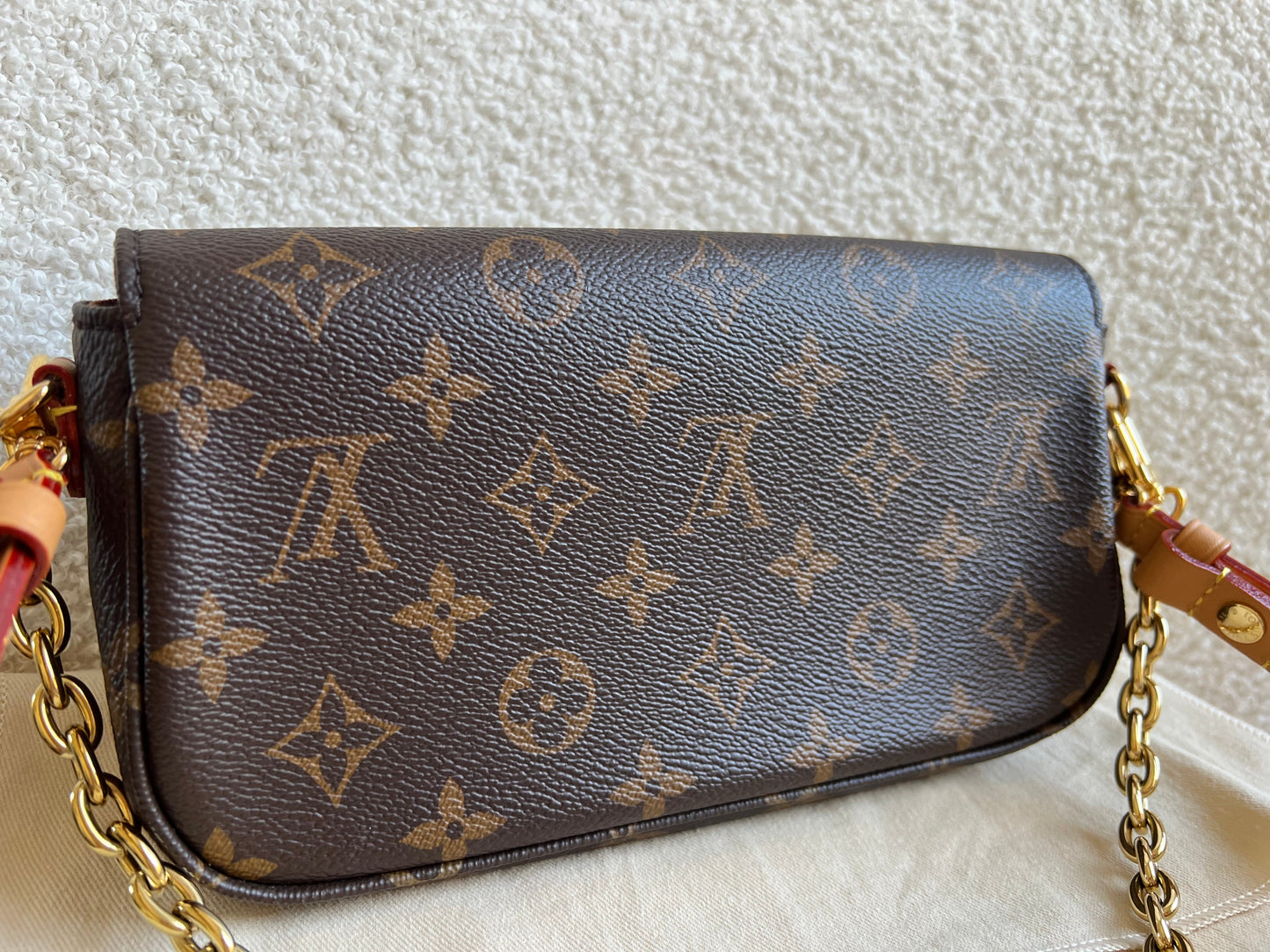 Louis Vuitton Ivy Wallet on Chain Bag Monogram Canvas (RRP £1,370)