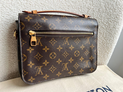 Louis Vuitton Pochette Metis Monogram (RRP £2,020)