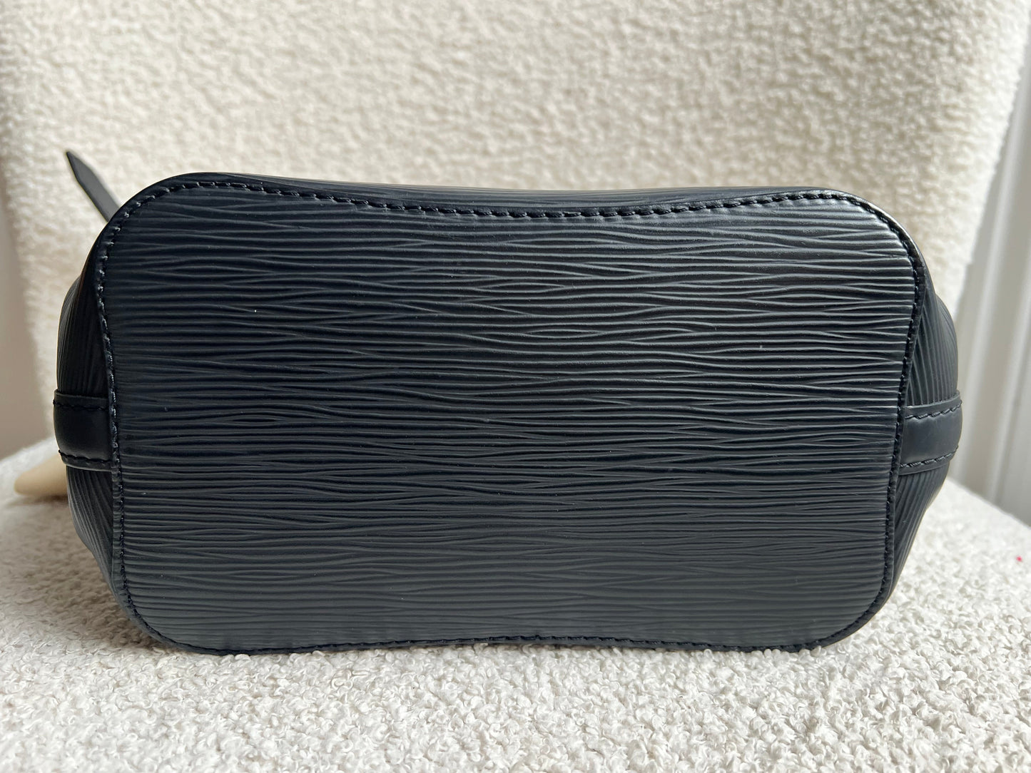 Louis Vuitton Mandara PM in Black Epi