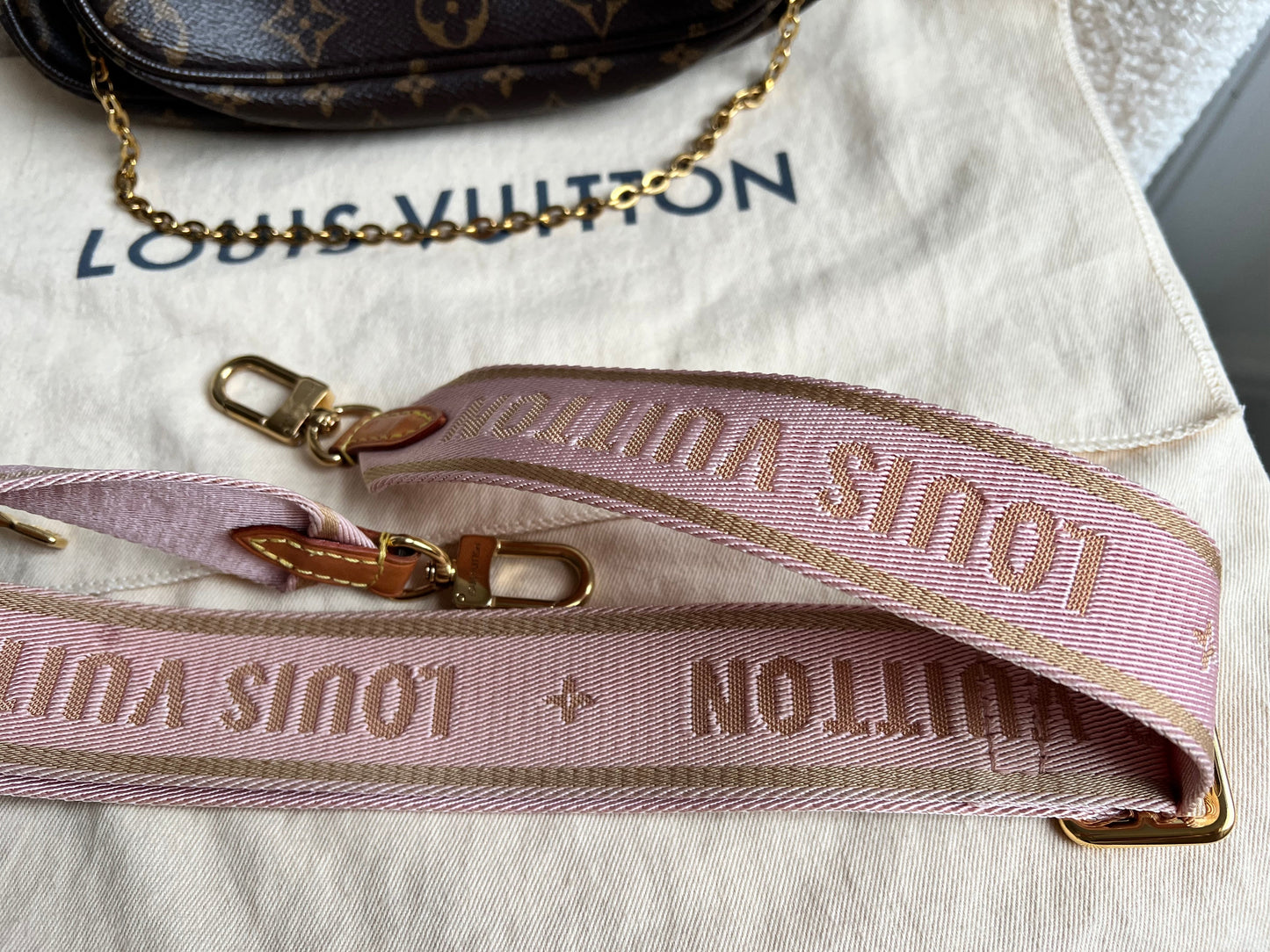 Louis Vuitton Multi Pochette Accessoires Rose Chiaro (RRP £2030)