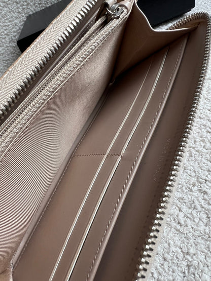 Chanel Caviar Classic Long Zipped wallet (RRP £1150)