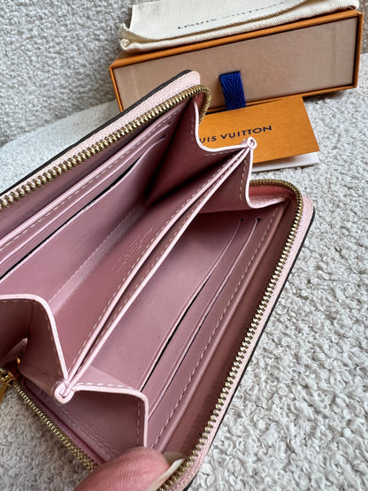 Louis Vuitton Zippy Coin Purse in Rose Ballerine Vernis Patent (RRP £420)