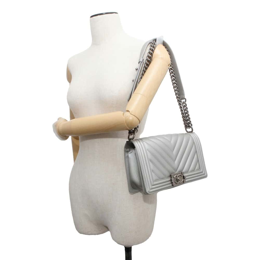 Chanel Boy Chanel Chevron ChainShoulder Bag Silver A67086 Caviar Leather Size 25