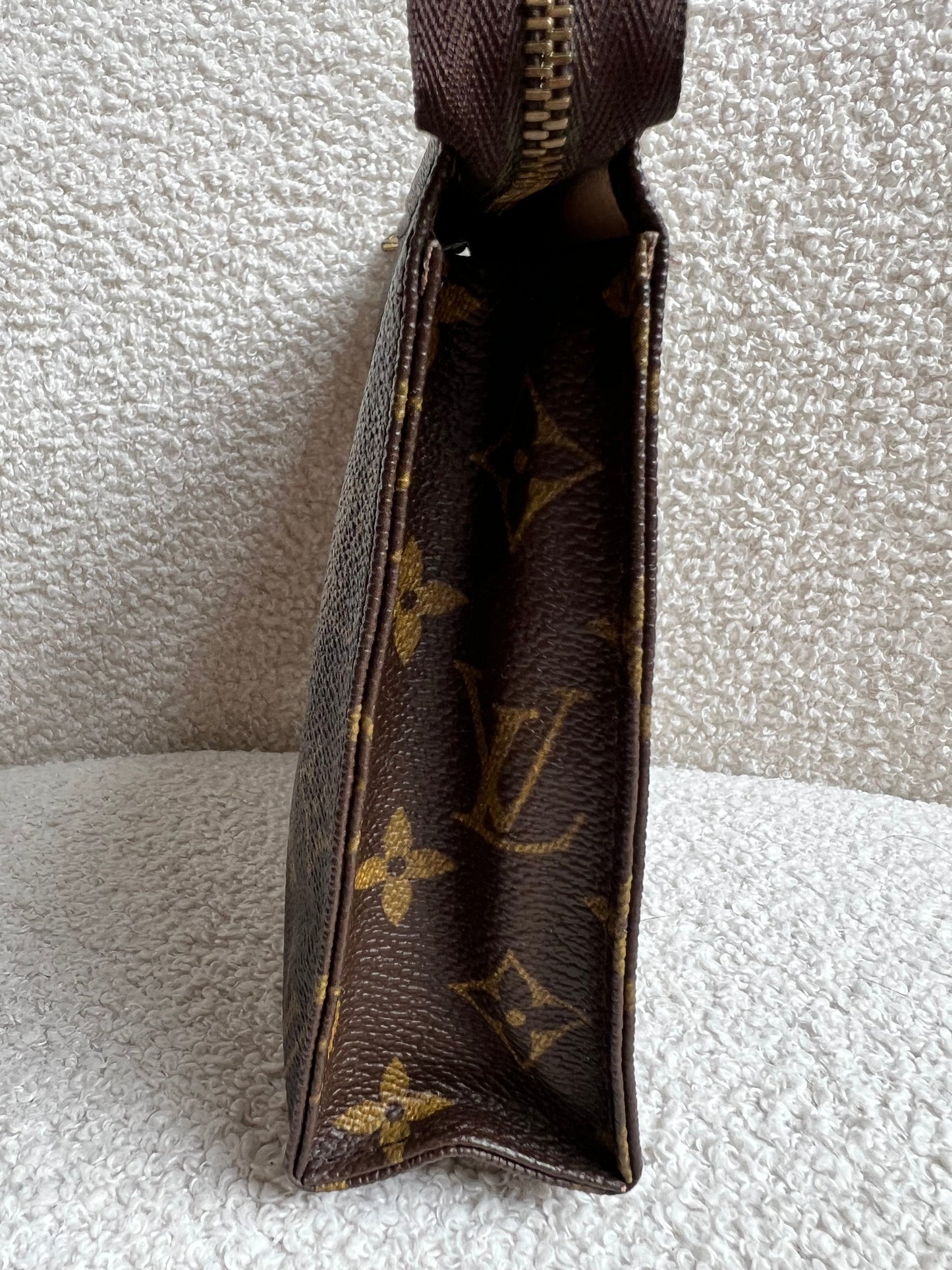 Louis Vuitton Toiletry Pouch 19 Monogram