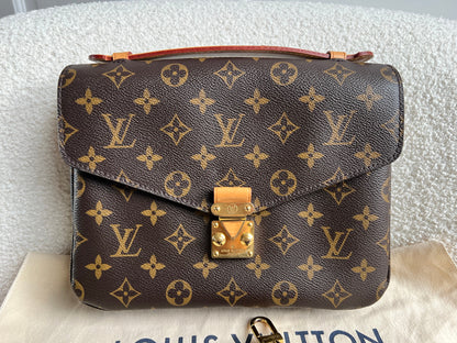 Louis Vuitton Pochette Metis Monogram (RRP £2,020)