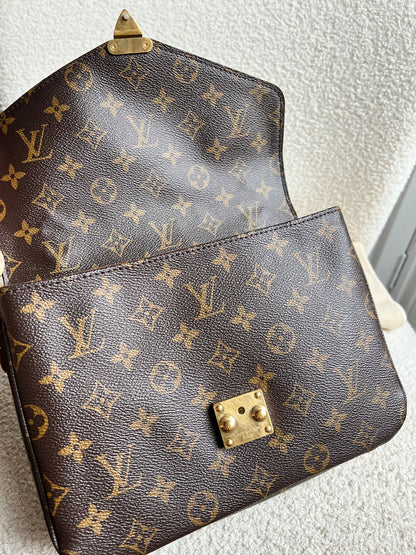Louis Vuitton Pochette Metis Monogram (RRP £2,020)