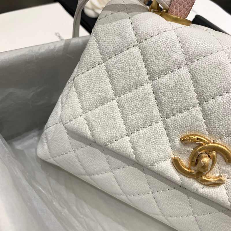 Chanel Luxury Handbag Style 539