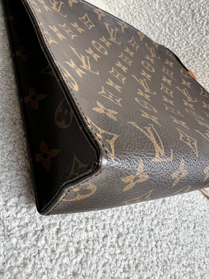 Louis Vuitton Toiletry Pouch 26 Monogram