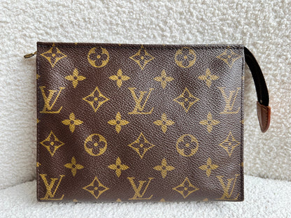 Louis Vuitton Toiletry Pouch 19 Monogram
