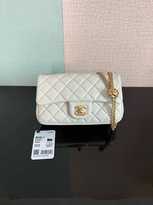 Chanel Luxury Handbag Style 70