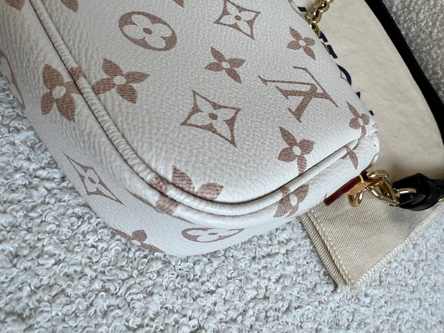 Louis Vuitton Ivy Wallet on Chain Bag Bicolour Monogram Dune Canvas (RRP £1400)