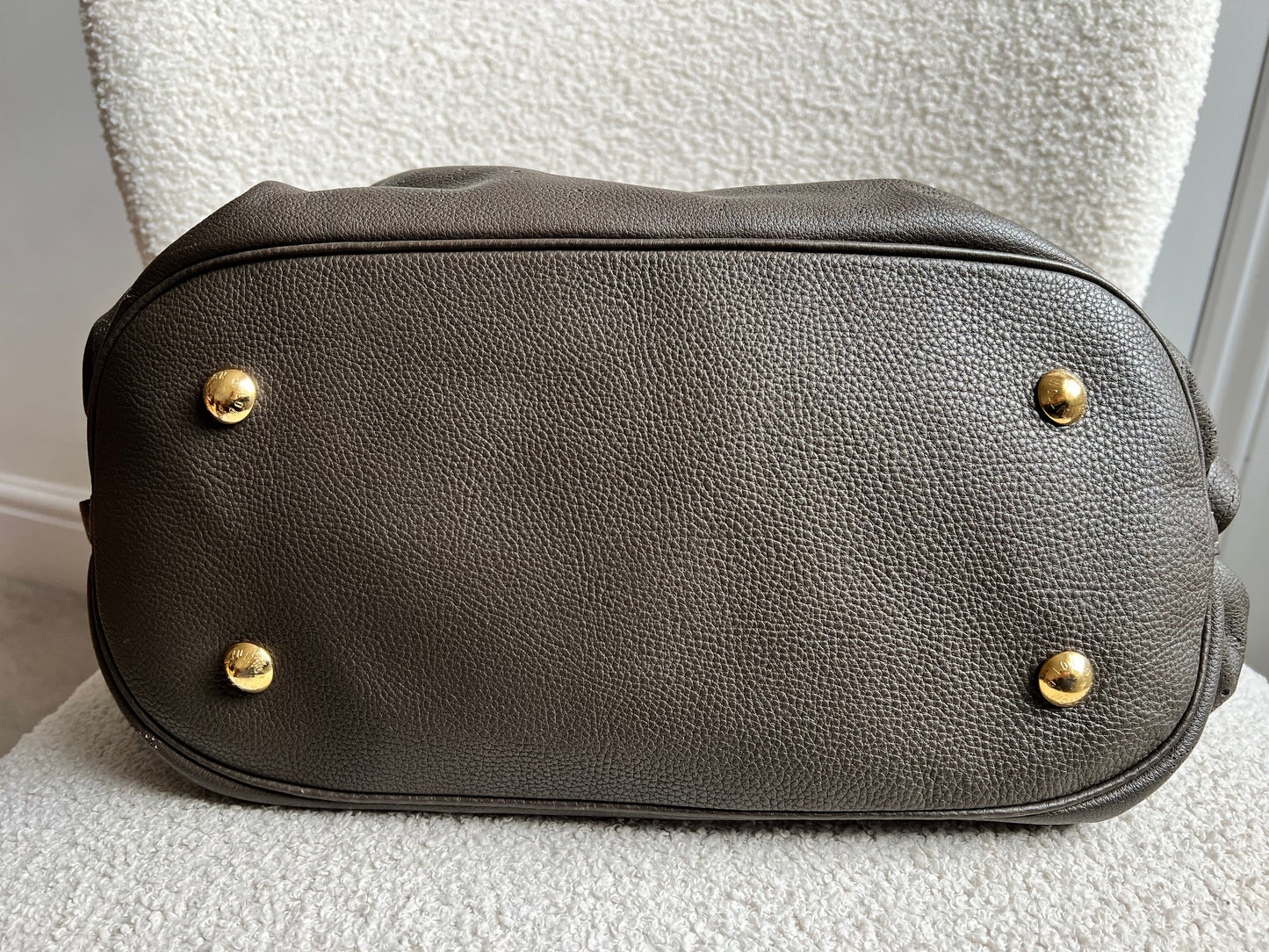 Louis Vuitton Gris Pearl Monogram Mahina Leather L Bag
