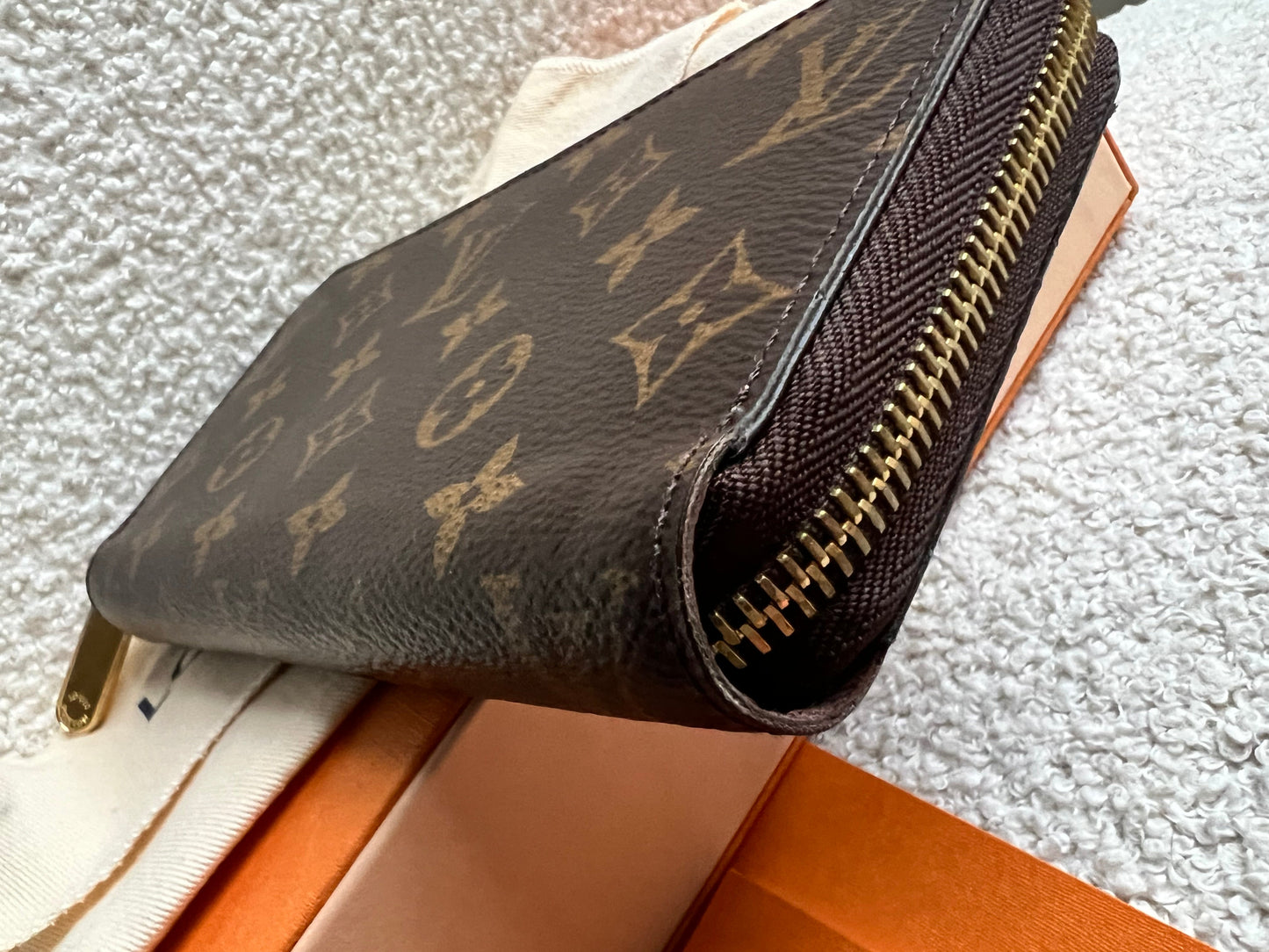 Louis Vuitton Zippy Wallet in Monogram (RRP £580)