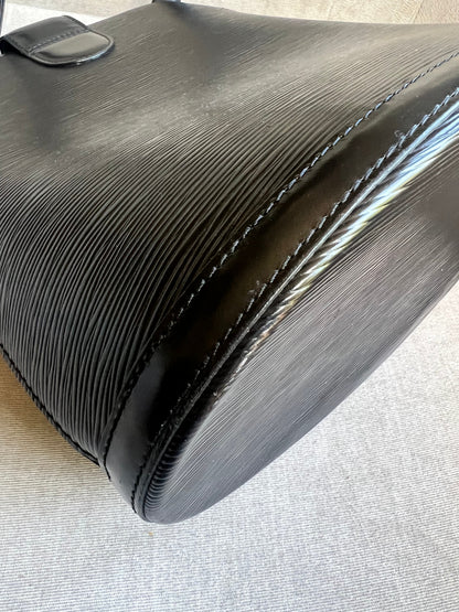 Louis Vuitton Vintage Black Epi Leather Cluny